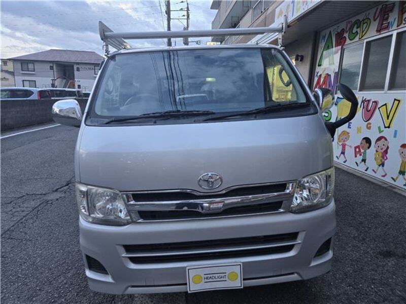 TOYOTA HIACE