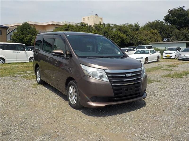 TOYOTA NOAH