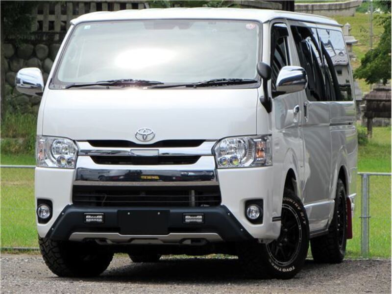 TOYOTA HIACE VAN