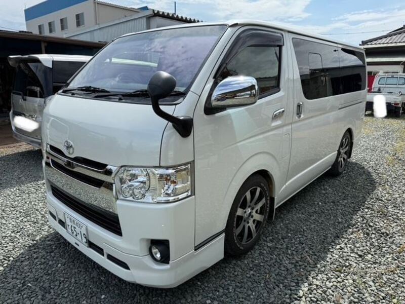 TOYOTA HIACE