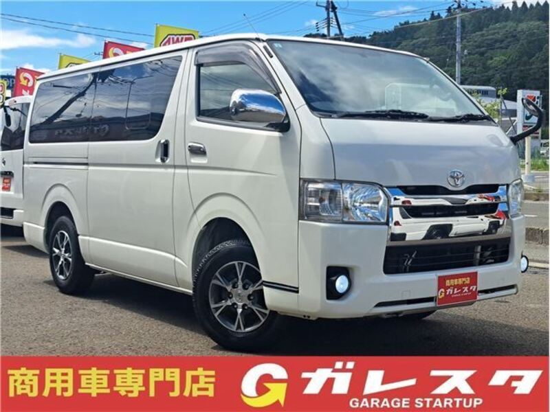 TOYOTA HIACE VAN