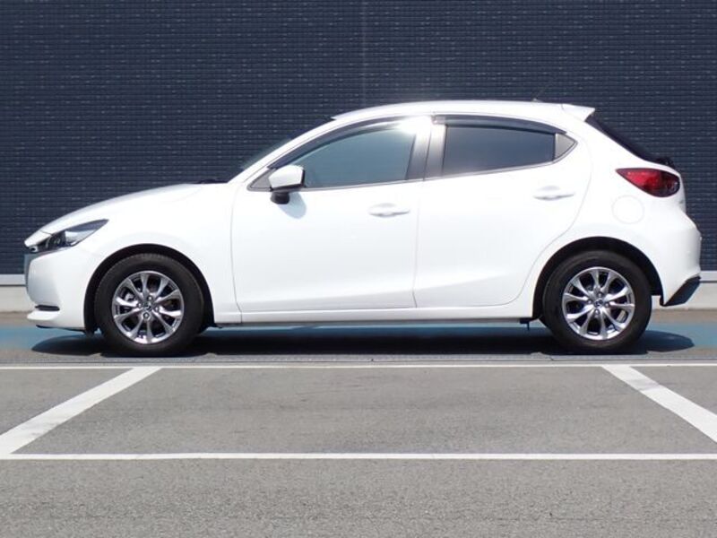 MAZDA2