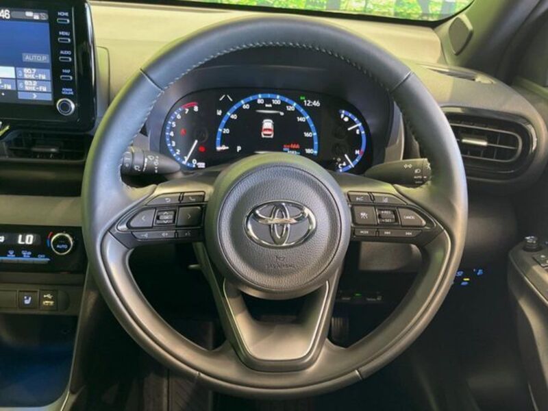 YARIS CROSS
