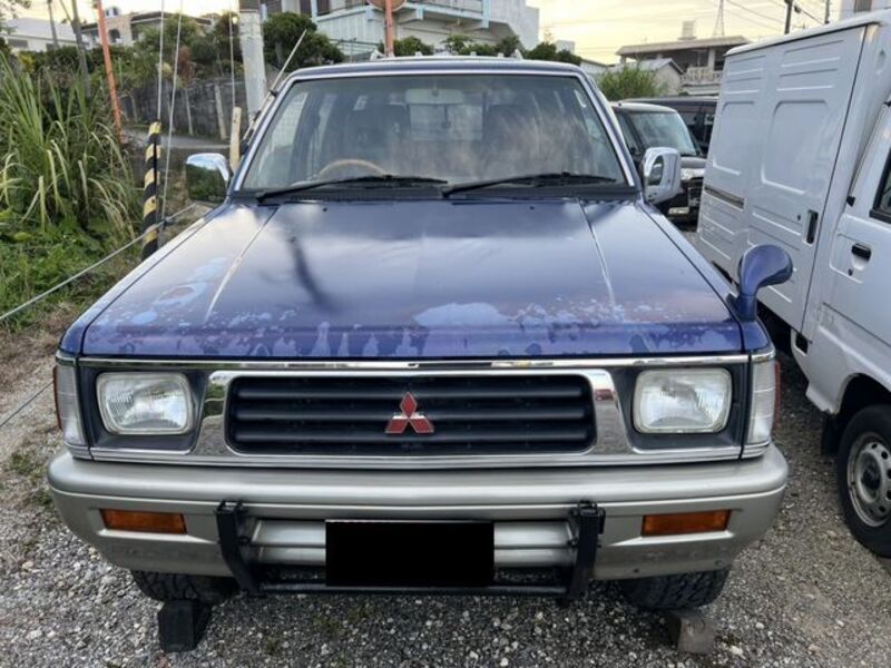 MITSUBISHI STRADA