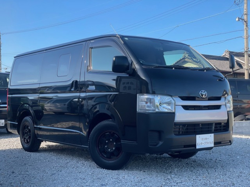 TOYOTA HIACE VAN