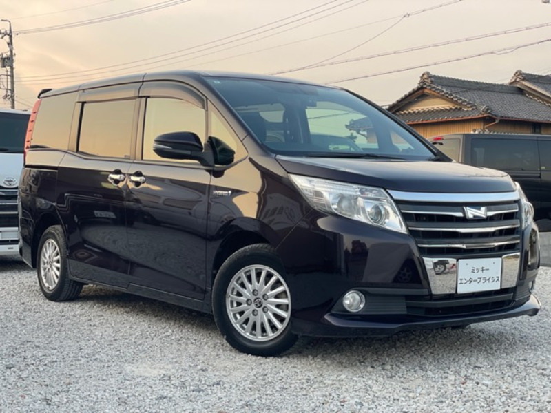 TOYOTA NOAH