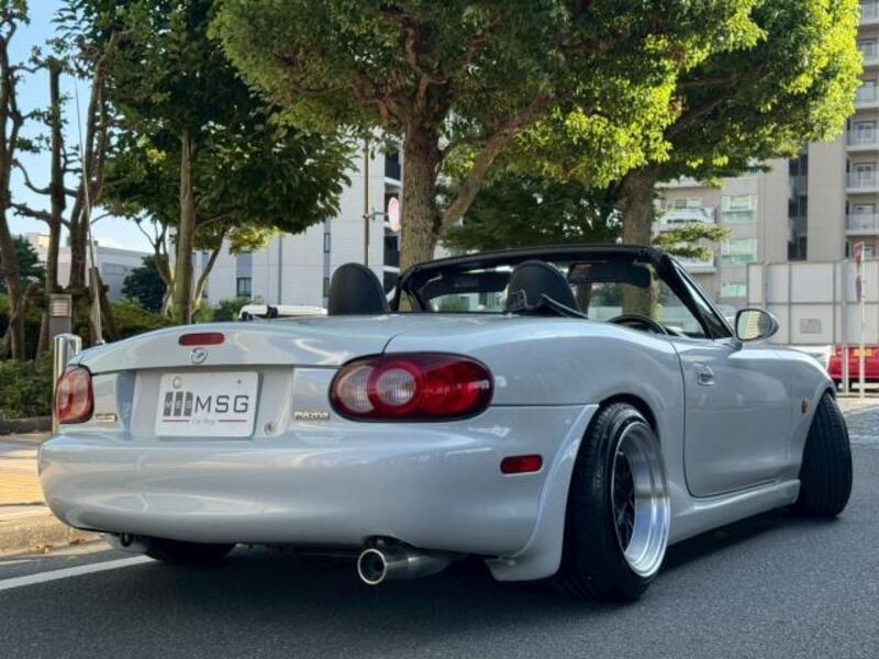 ROADSTER