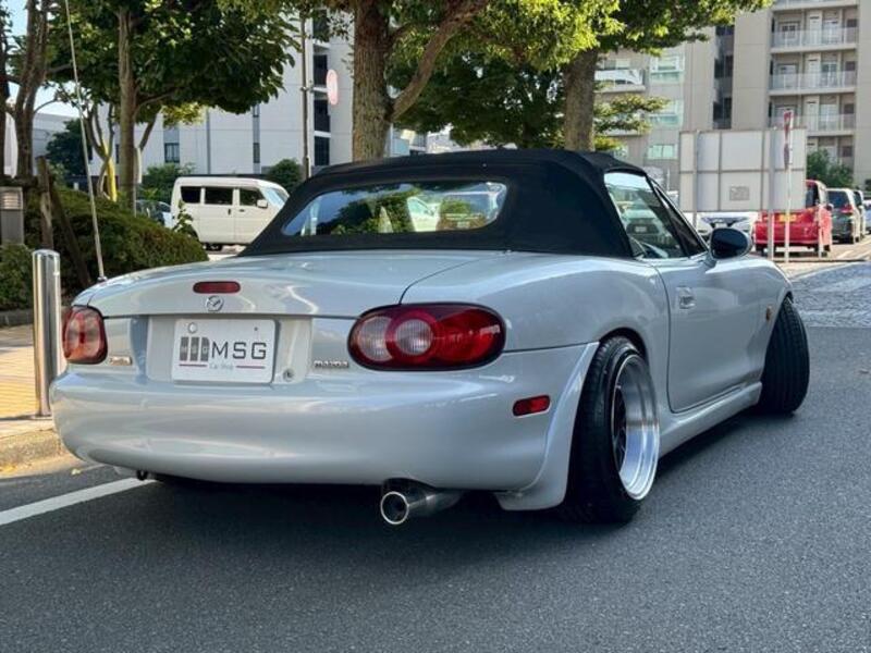 ROADSTER