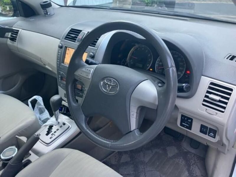 COROLLA AXIO