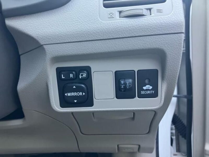 COROLLA AXIO