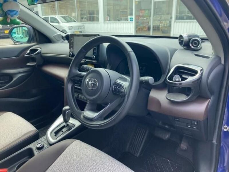 YARIS CROSS