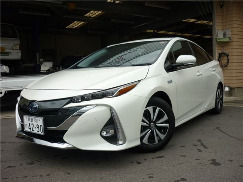 TOYOTA PRIUS PHV