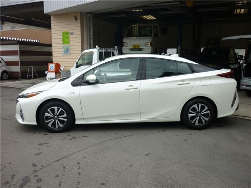 PRIUS PHV