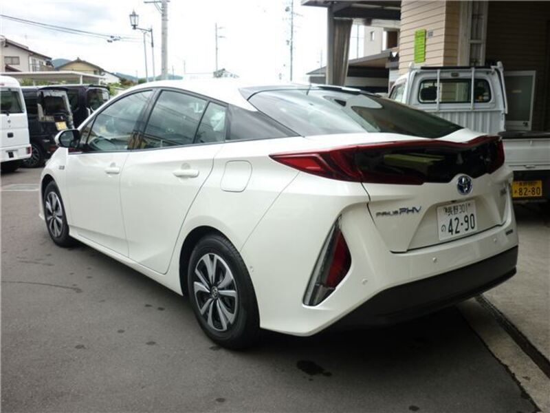 PRIUS PHV