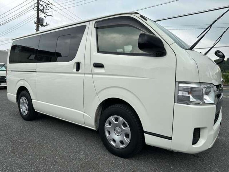 TOYOTA HIACE VAN