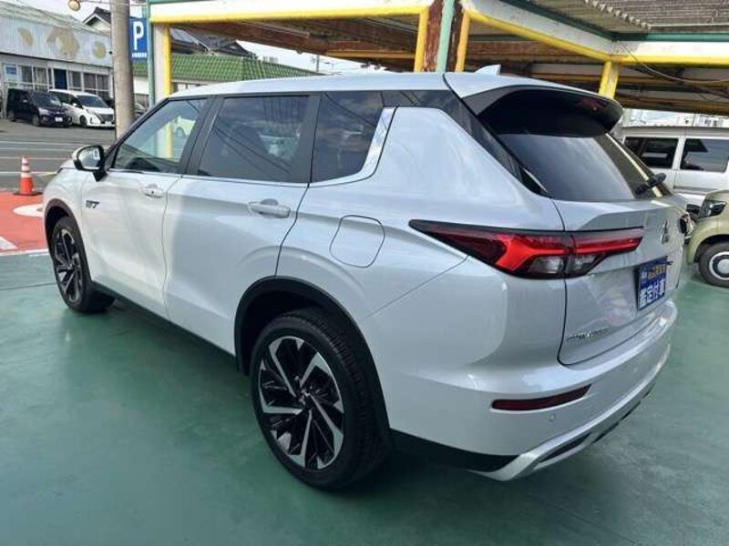 OUTLANDER