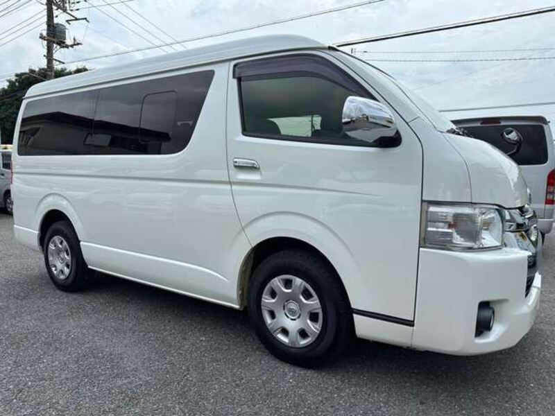 TOYOTA HIACE