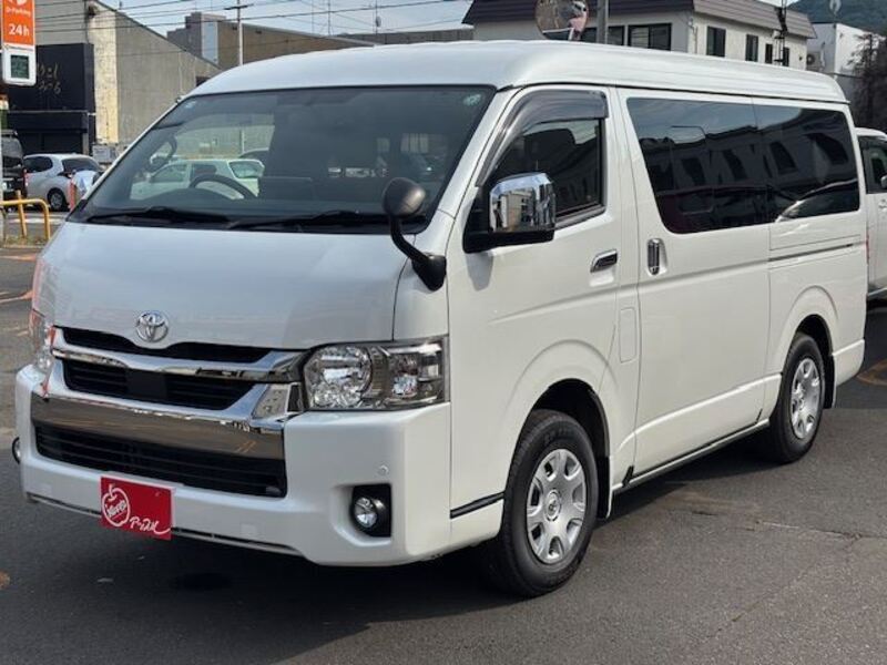 TOYOTA HIACE VAN