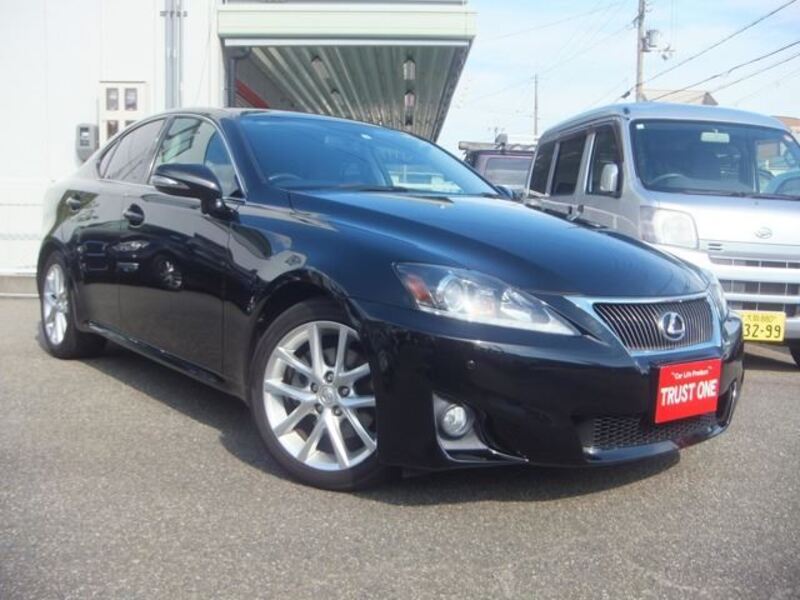 LEXUS IS