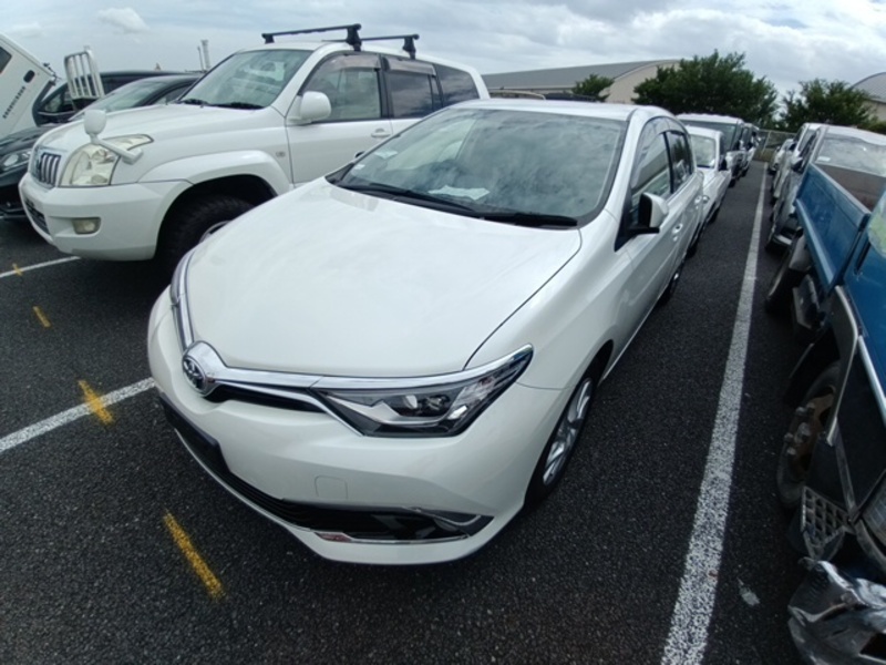 TOYOTA AURIS