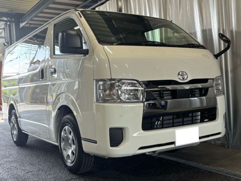TOYOTA HIACE