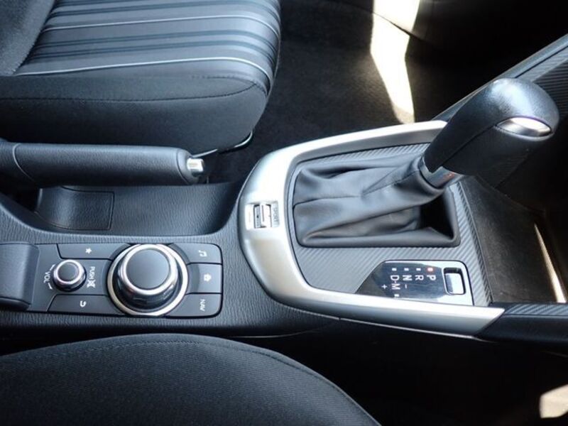 MAZDA2