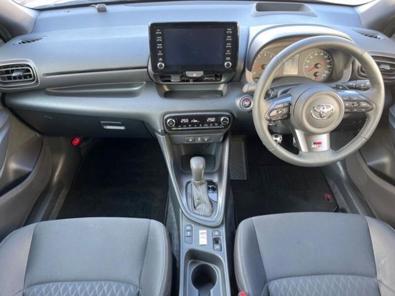 GR YARIS