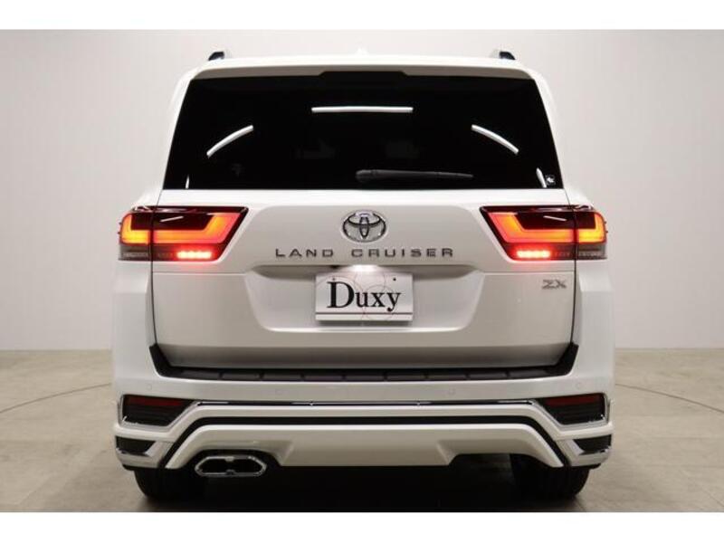 LAND CRUISER