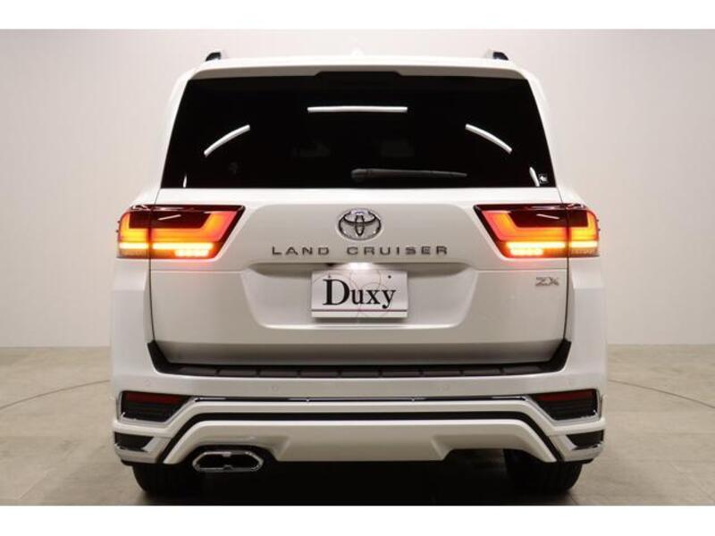 LAND CRUISER