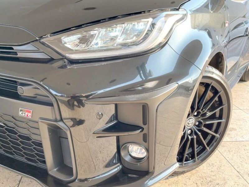 GR YARIS