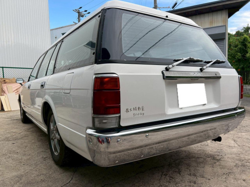 CROWN VAN