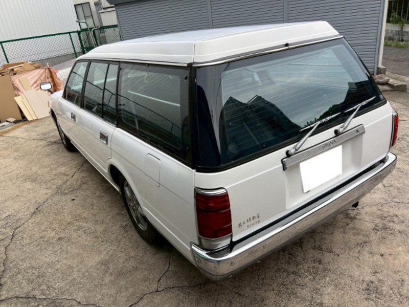 CROWN VAN