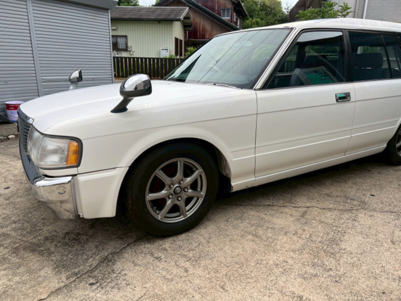 CROWN VAN