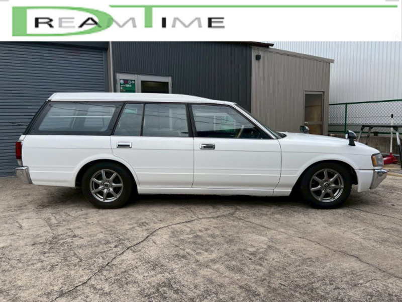 CROWN VAN