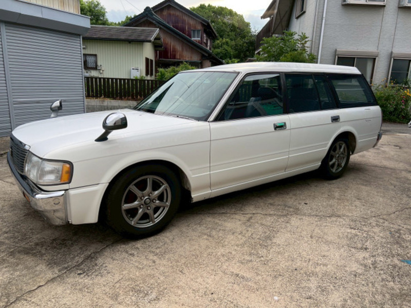 CROWN VAN