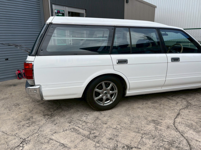 CROWN VAN