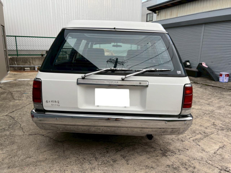 CROWN VAN