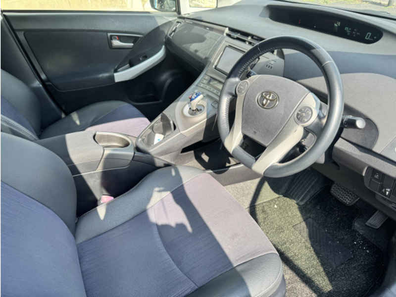 PRIUS PHV