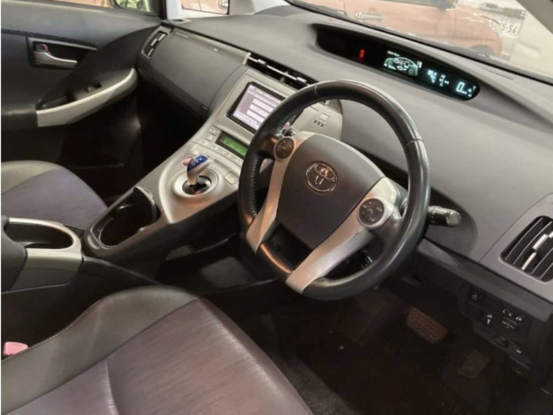 PRIUS PHV