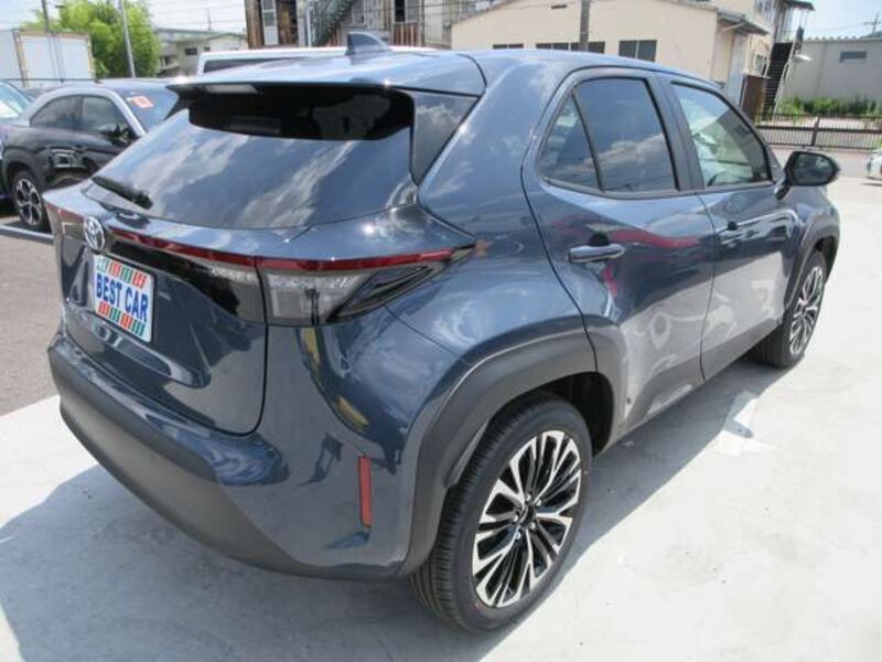 YARIS CROSS