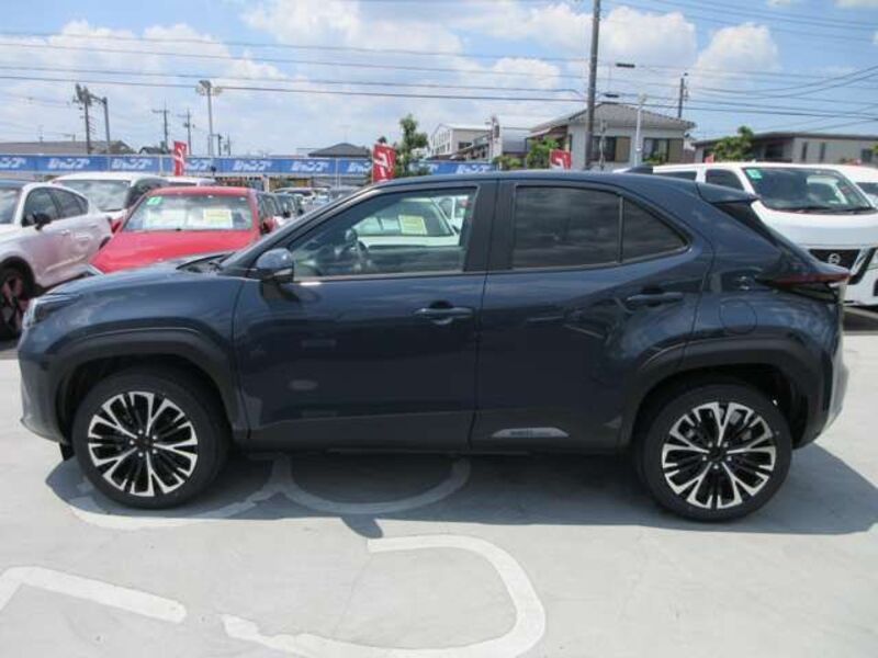 YARIS CROSS