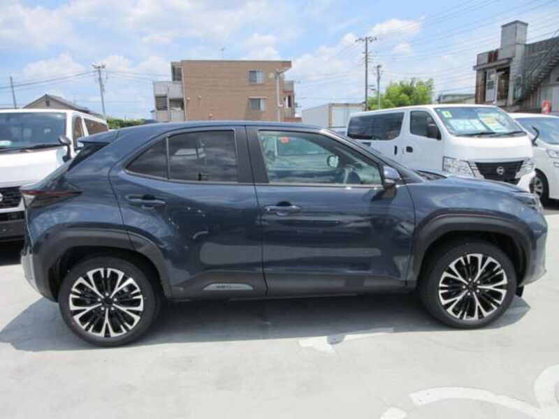 YARIS CROSS