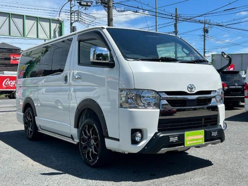 TOYOTA HIACE VAN