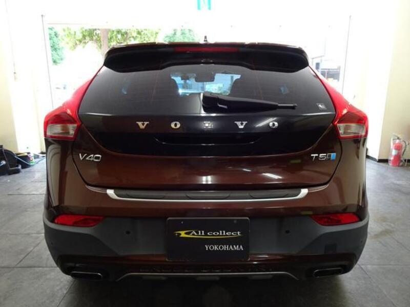 V40