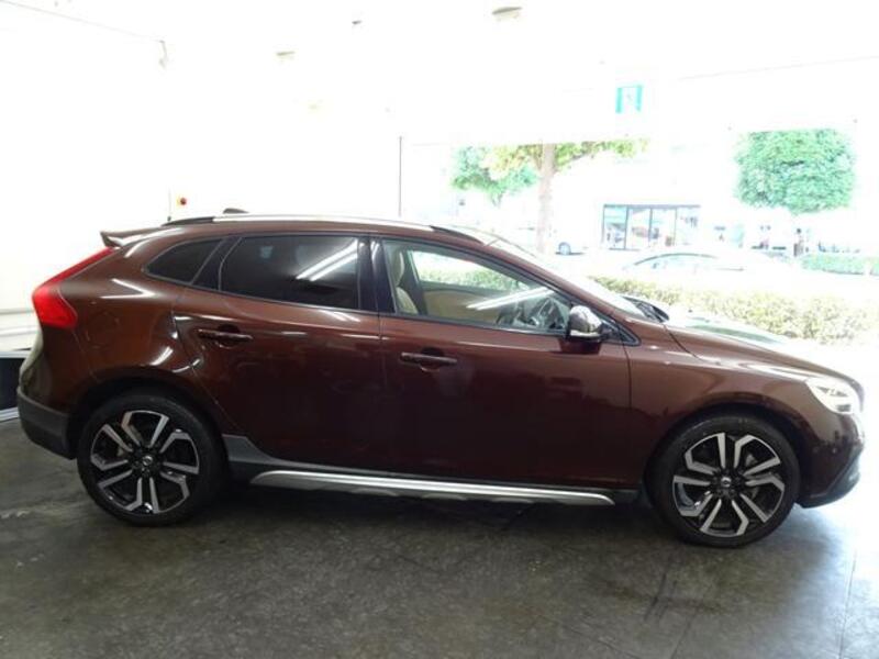 V40