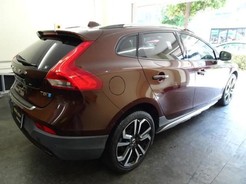 V40