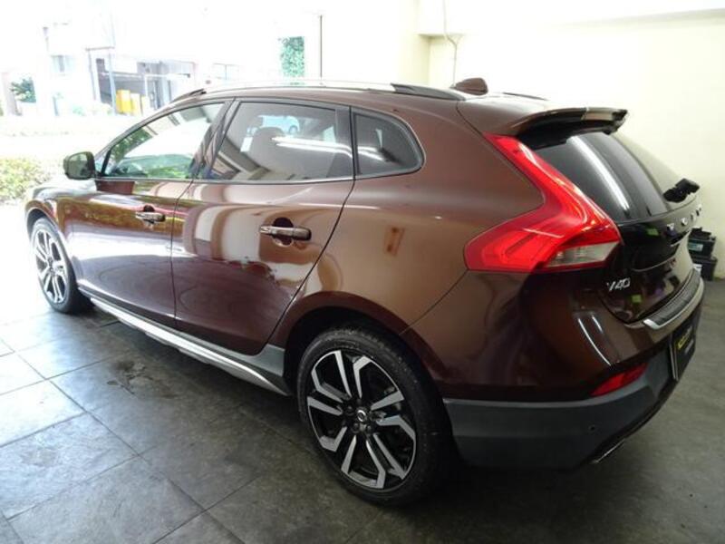 V40