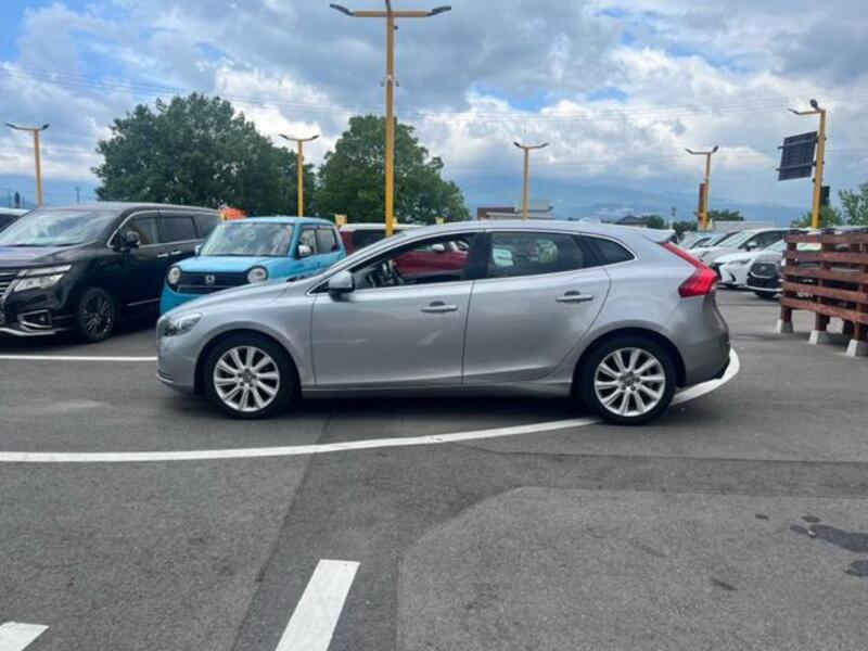 V40