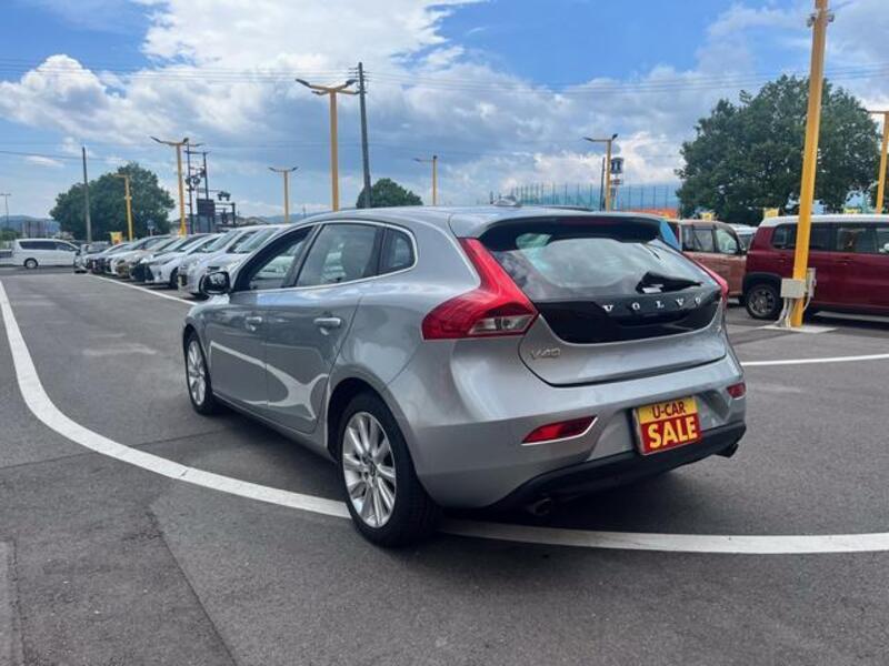 V40