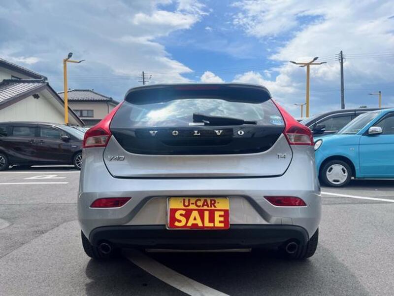 V40